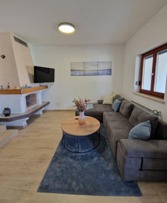 Villa Castanea - Kuca Za Odmor S Bazenom Kukci Dış mekan fotoğraf