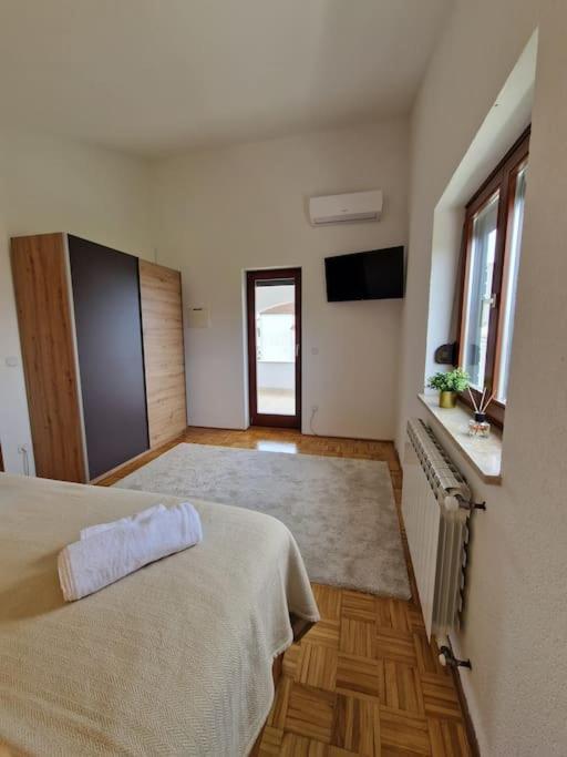 Villa Castanea - Kuca Za Odmor S Bazenom Kukci Dış mekan fotoğraf